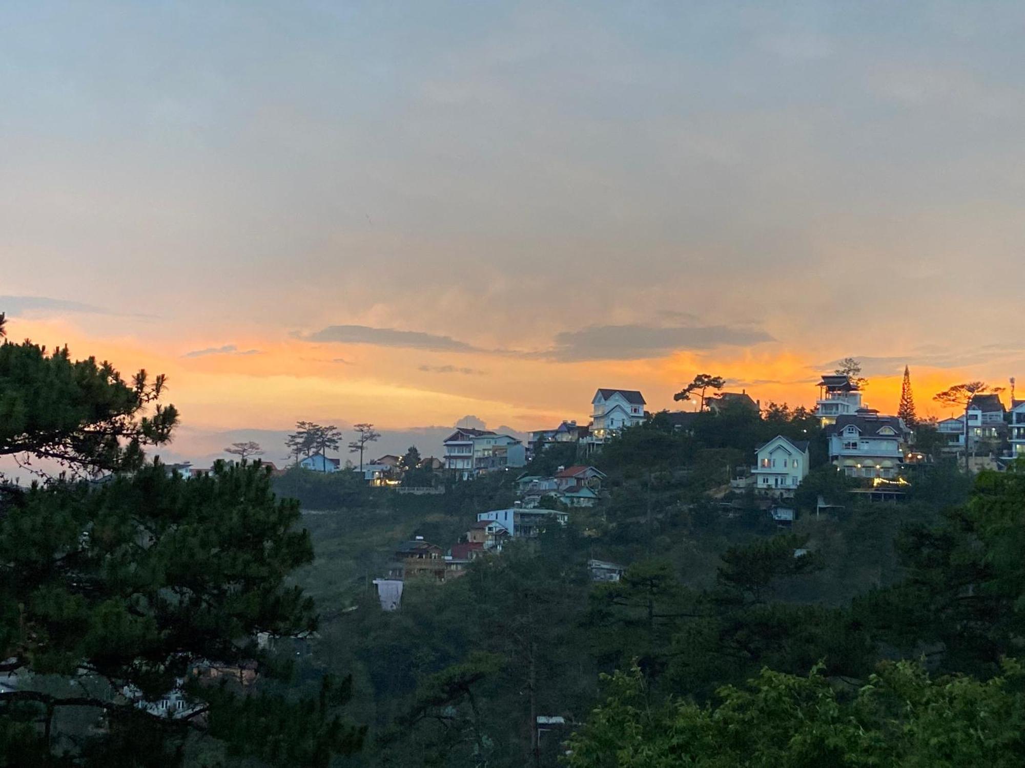 Dalat Memories Homestay - Pho Suong Mo ดาลัด ภายนอก รูปภาพ